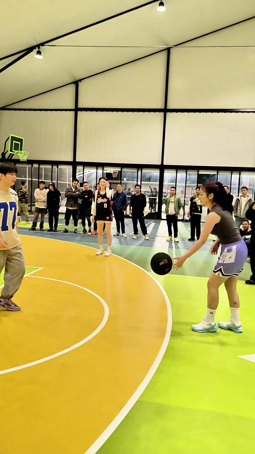 1v1这兄弟看似输实则赢麻！小姐姐捂住胸部：你往哪打呢？