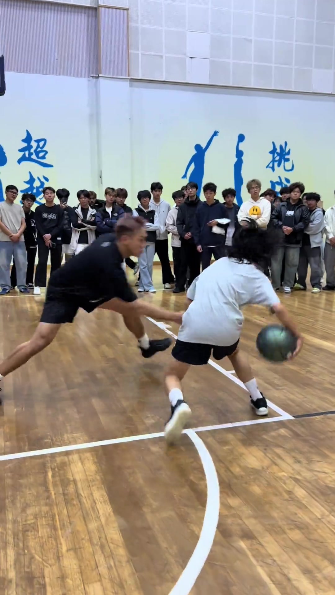 天秀!初中生小女孩和野球手程鑫凯单挑 秀出招牌转体拉杆大风车 天秀!初中生小女孩和野球手程鑫凯单挑 秀出招牌转体拉杆大风车