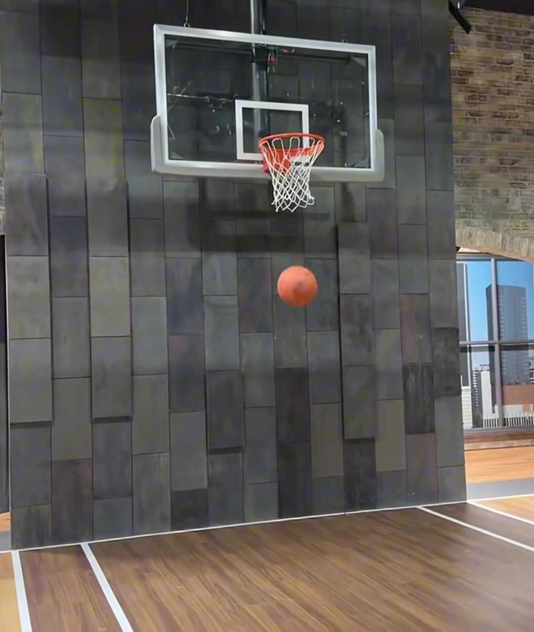 美服第一媒体人的篮球水平,这不比徐静雨自吹自擂的强多了