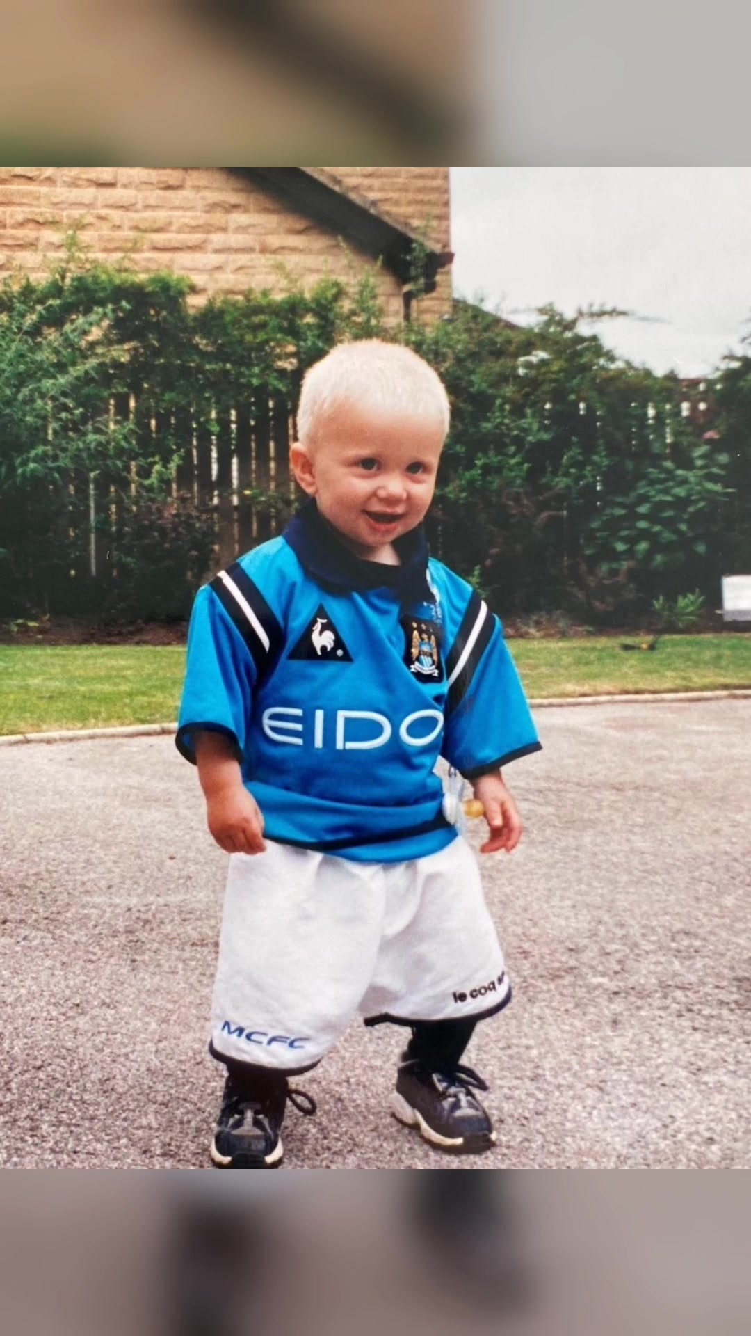 到底哪一步出了问题?哈兰德从小到大的照片!爱笑的男孩!