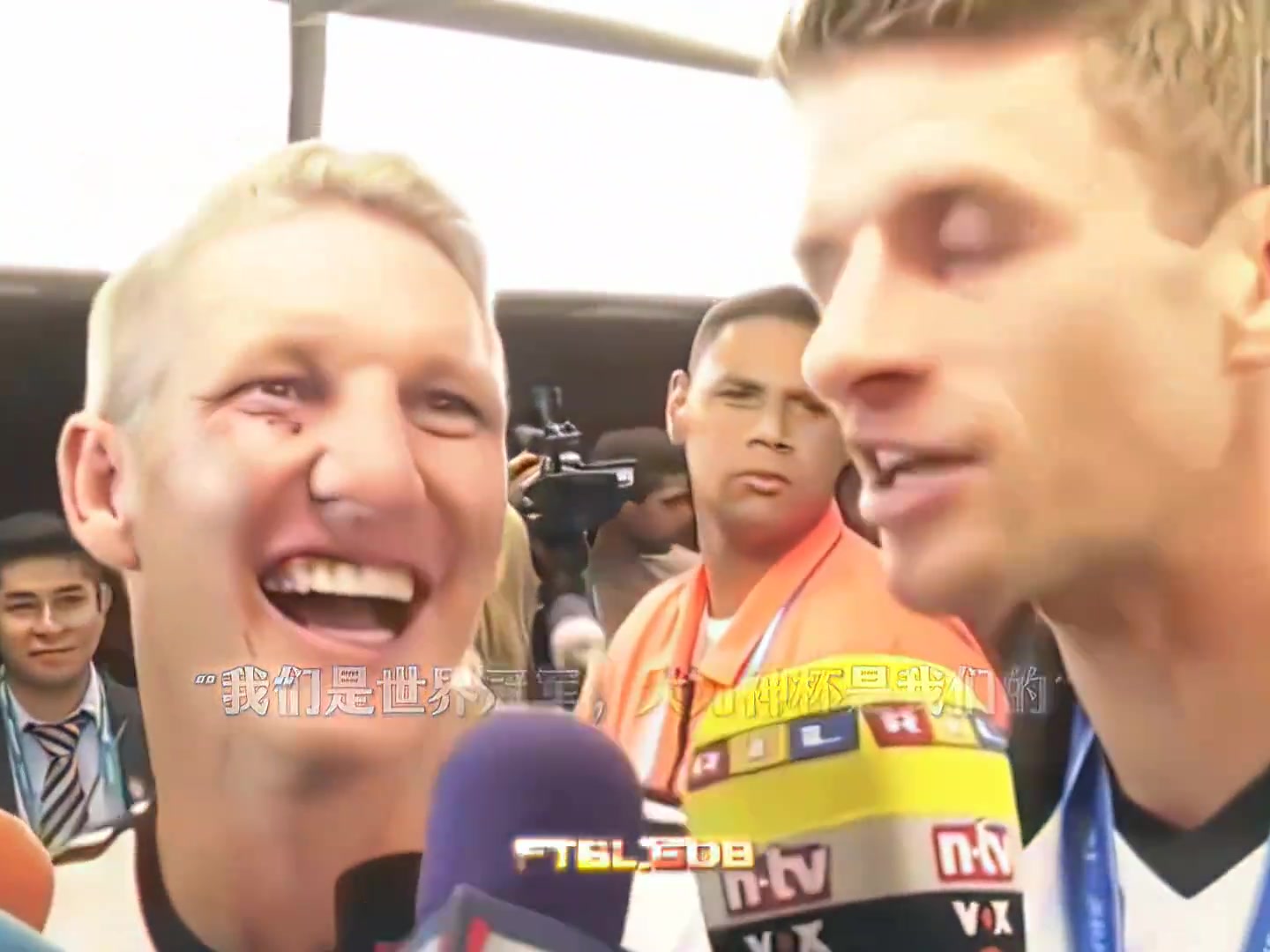 施魏因斯泰格:没见过比穆勒更烦的球员,他太棒了,简直不可思议