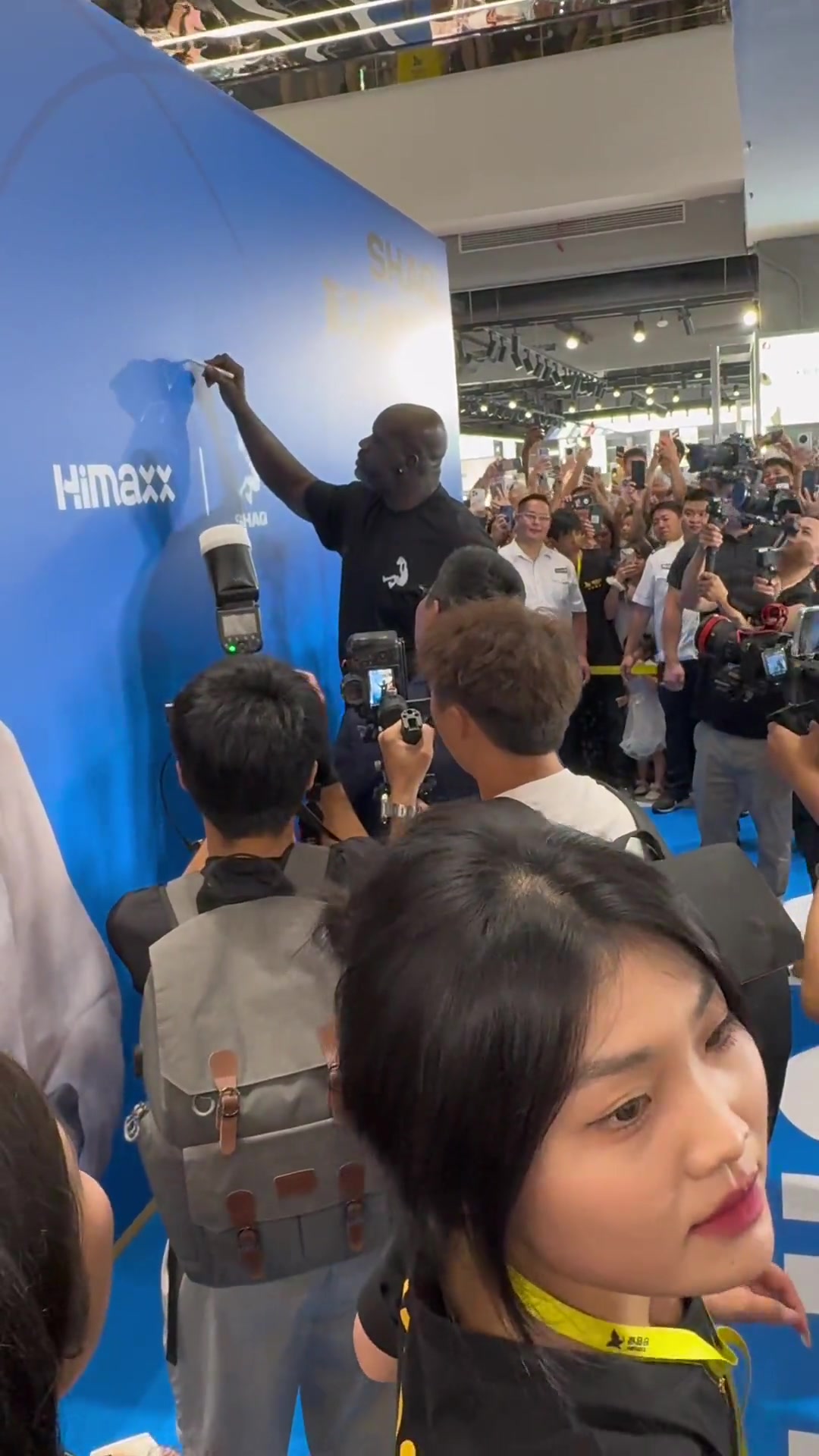 近距离看奥尼尔不得不说真的太壮了!