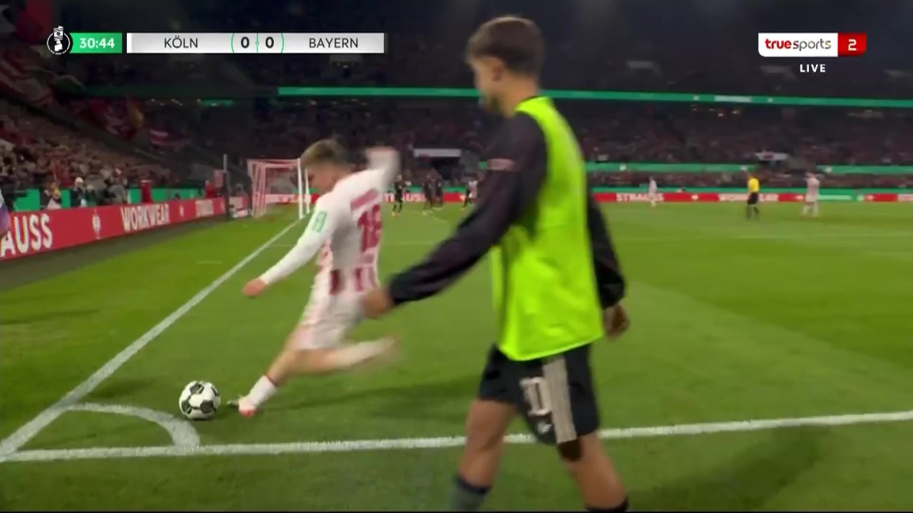 拜仁客场丢球！科隆角球开出阿赫头球攻门得手！