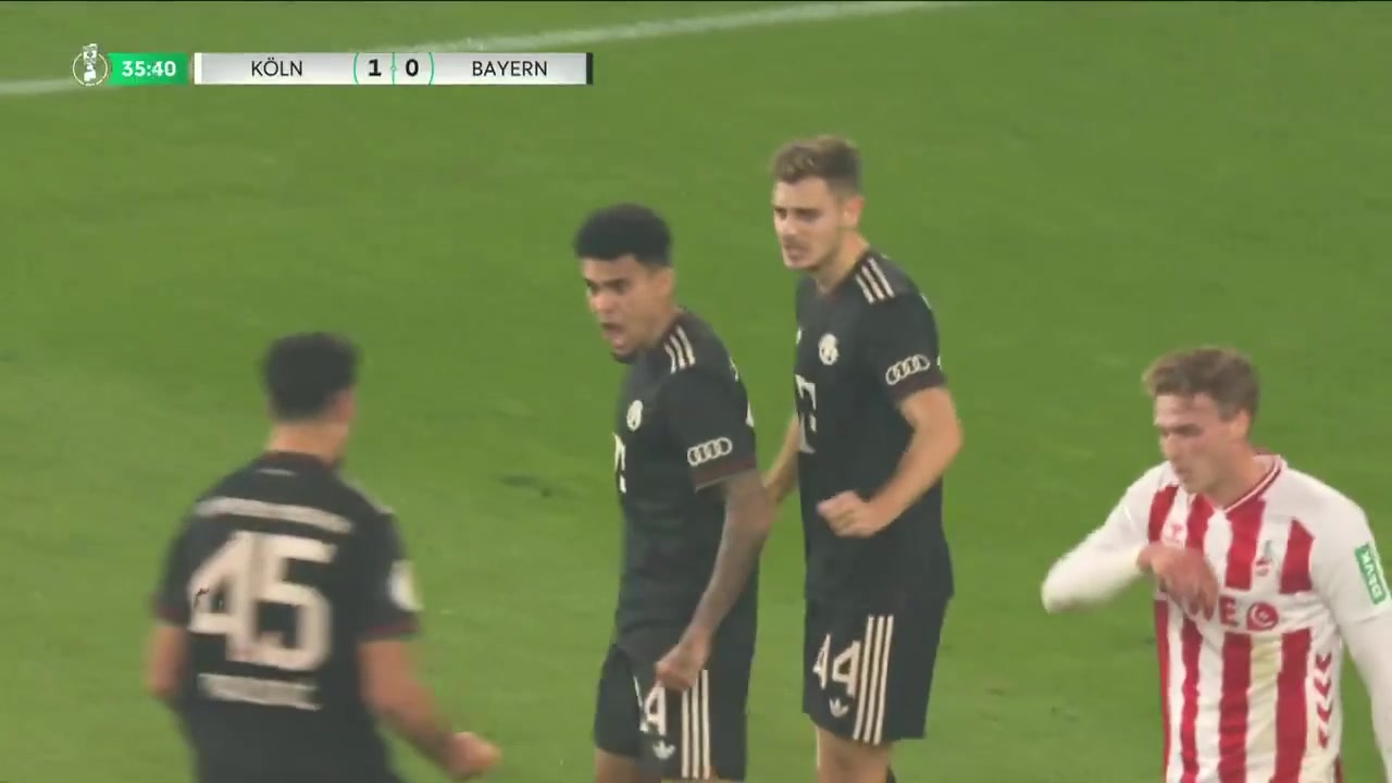 拜仁1-1扳平比分!斯坦尼西奇射门被扑,迪亚斯门前补射破门!