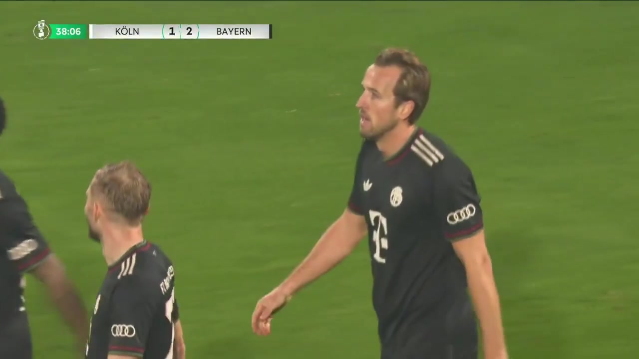 这球漂亮!凯恩禁区内小角度转身打门得手!拜仁2分钟2球反超!