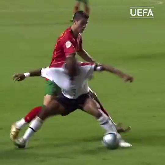 [集锦]传奇后卫！科尔当年是怎么在英葡大战锁住年轻的C罗的？