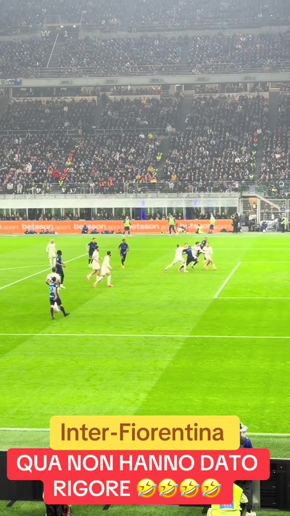 [推荐视频]是点球吗？梅阿查实拍：皮奥禁区内遭拉拽摔倒，主裁判没表示