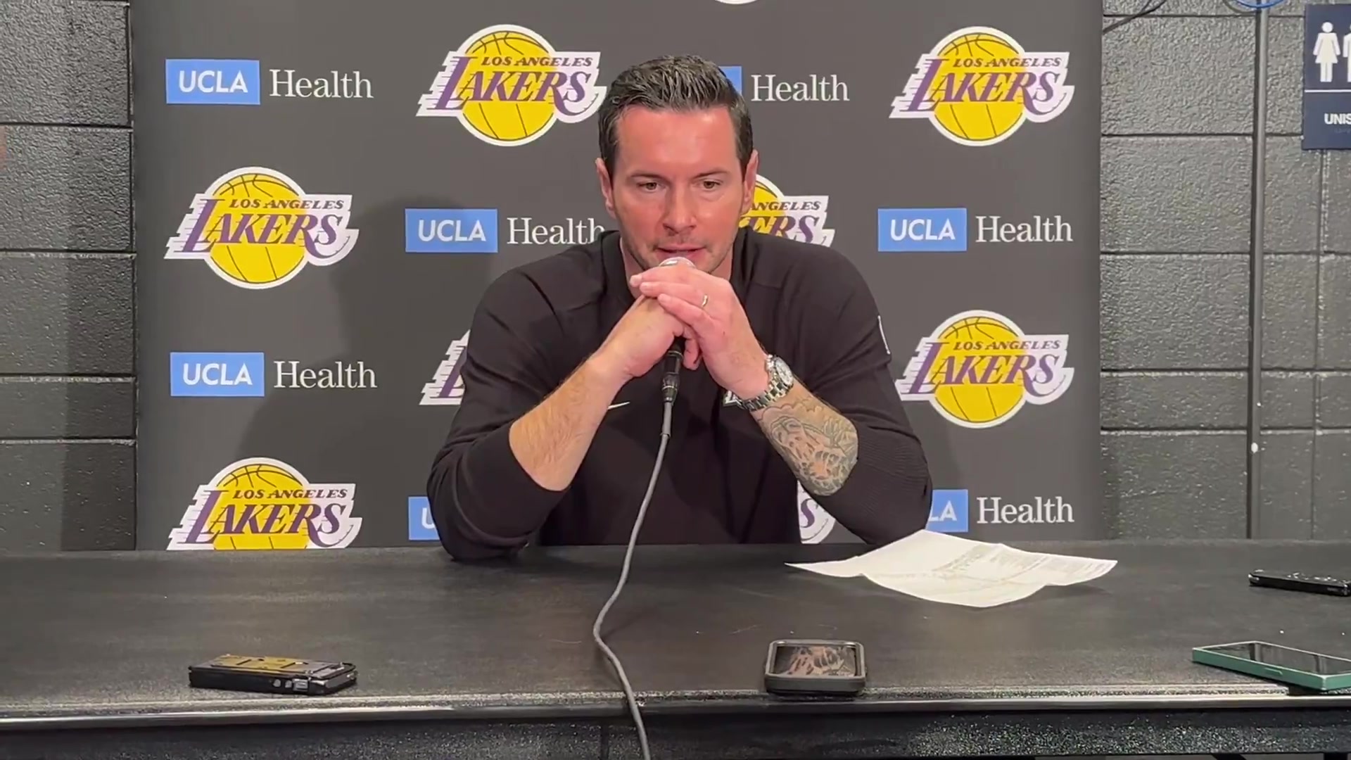 雷迪克赛后采访谈里夫斯绝杀：他会出现在最重要的时刻！