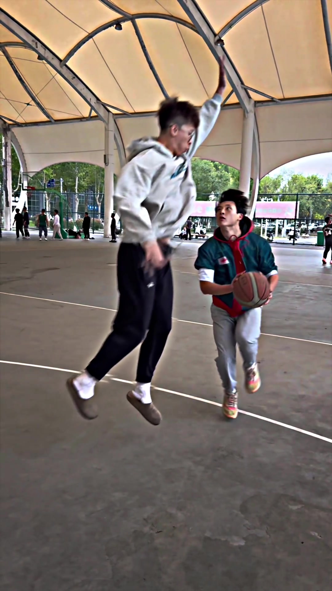 好像有点道理,脚确实没落地!