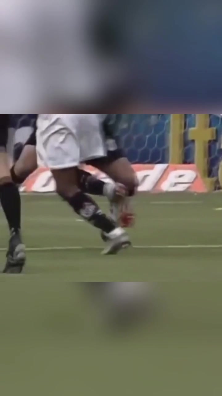 17岁的罗比尼奥成名之作!疯狂连踩8次单车获得单车少年称号!