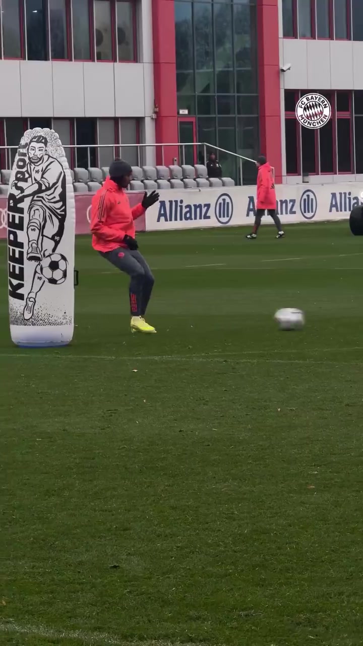 右路杀手!正在苦练右脚的奥利塞! 右路杀手!正在苦练右脚的奥利塞!