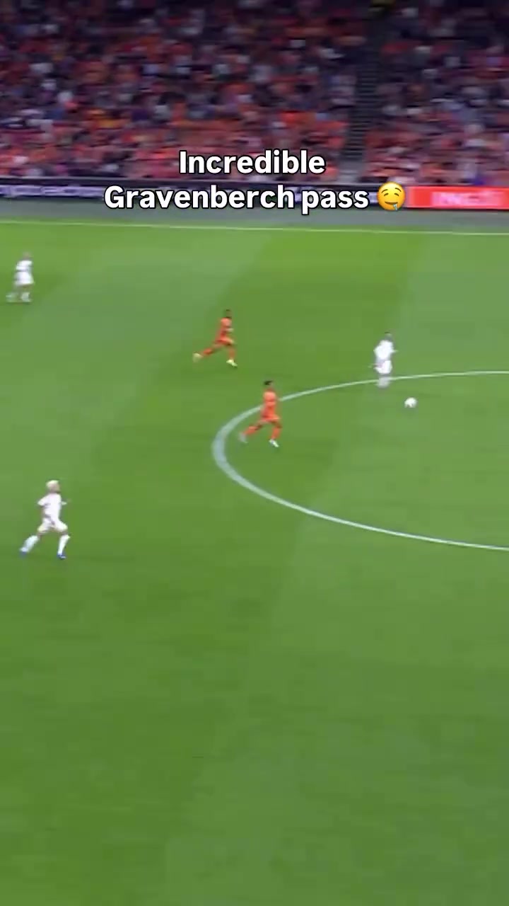 队危速归!一起欣赏赫拉芬贝赫的凌空传球!绝对的大师级!