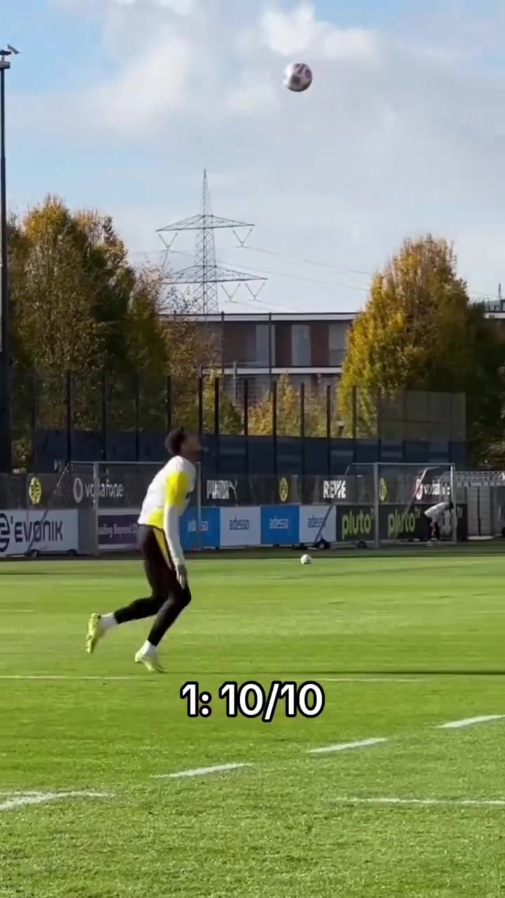 轻轻松松!恩梅查训练中展示自己的各种花式!