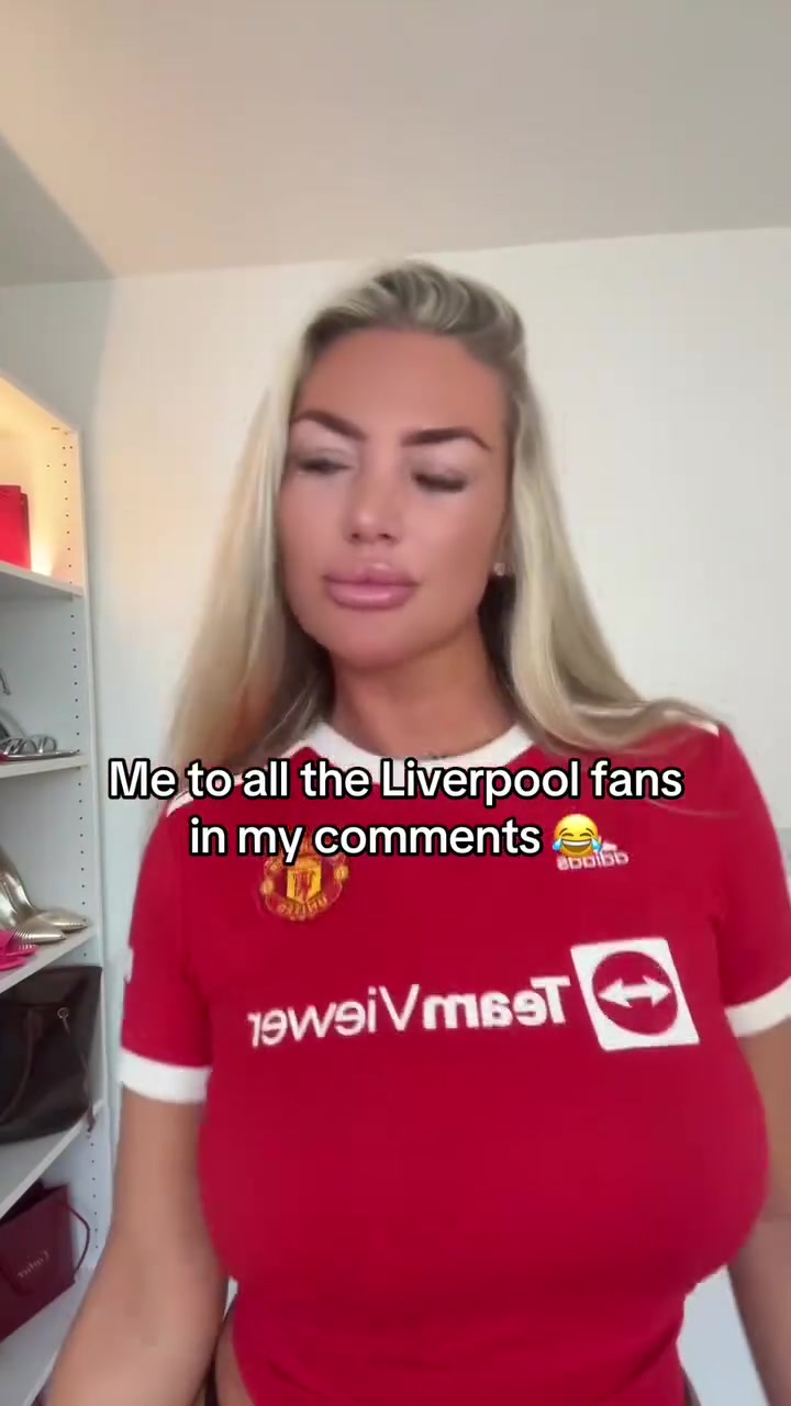 利物浦输你就开心?曼联女网红:欢迎各位利物浦球迷到我评论区!