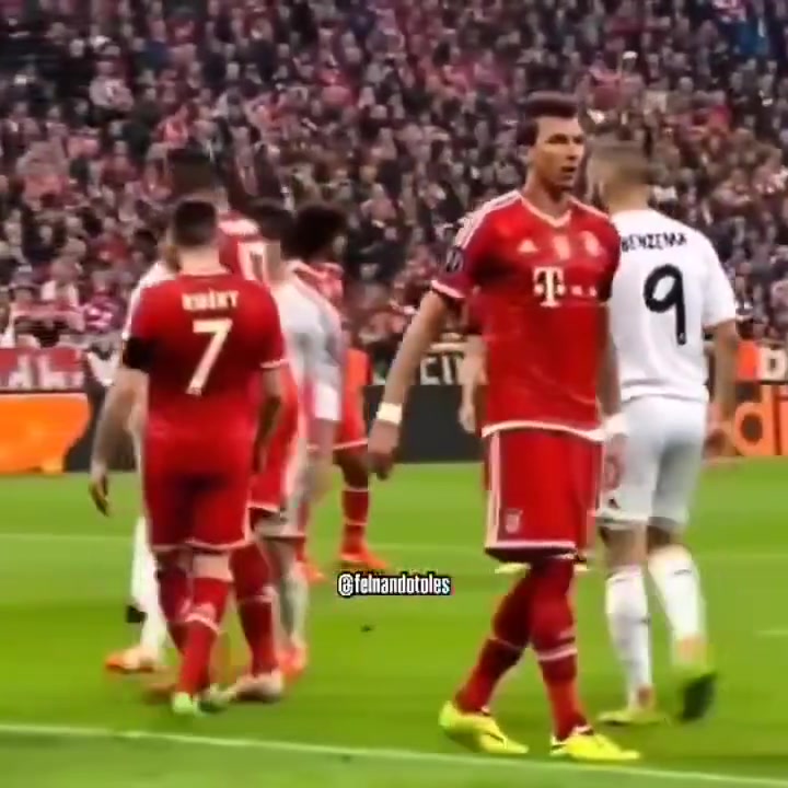 超级名场面!当年卡瓦哈尔被里贝里一耳光直接扇懵了!