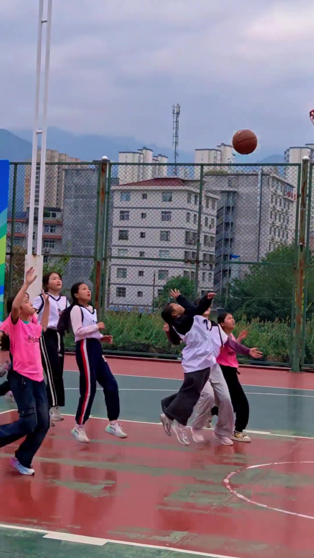 她是怎么做到全场个子最小但又这么厉害