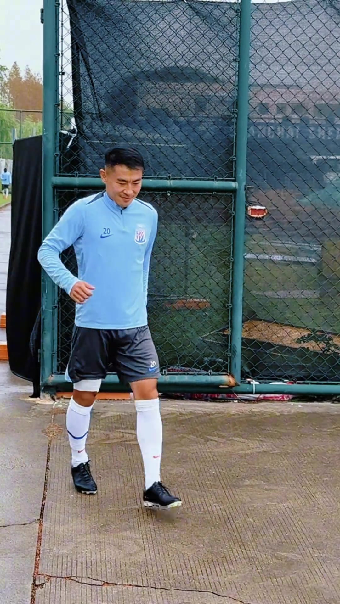 申花赛前:吴曦化身“面具侠”,于汉超、谢鹏飞和戴伟浚已合练 申花赛前:吴曦化身“面具侠”,于汉超、谢鹏飞和戴伟浚已合练