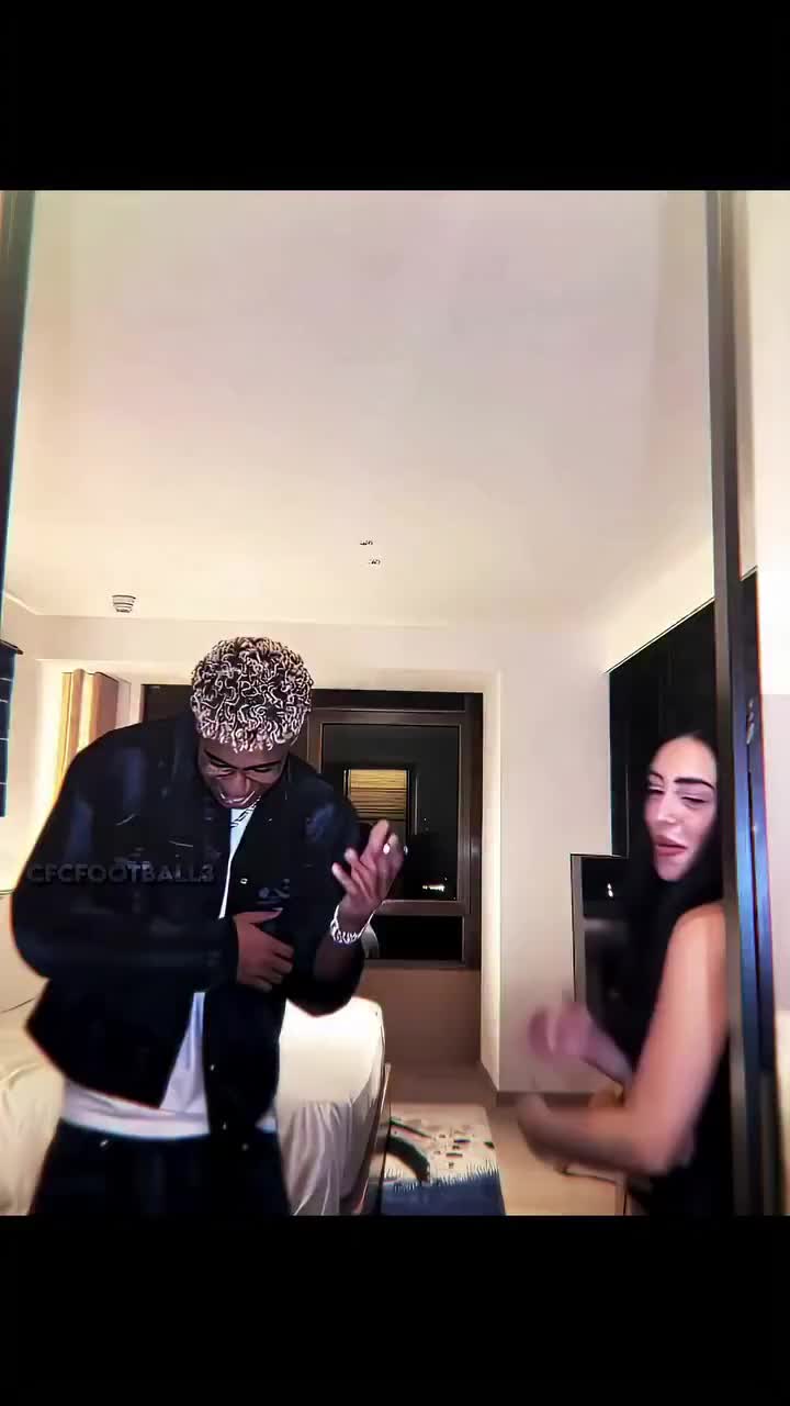 国外网友:当18岁的亚马尔专注泡妞时,18岁姆巴佩已经夺得世界杯