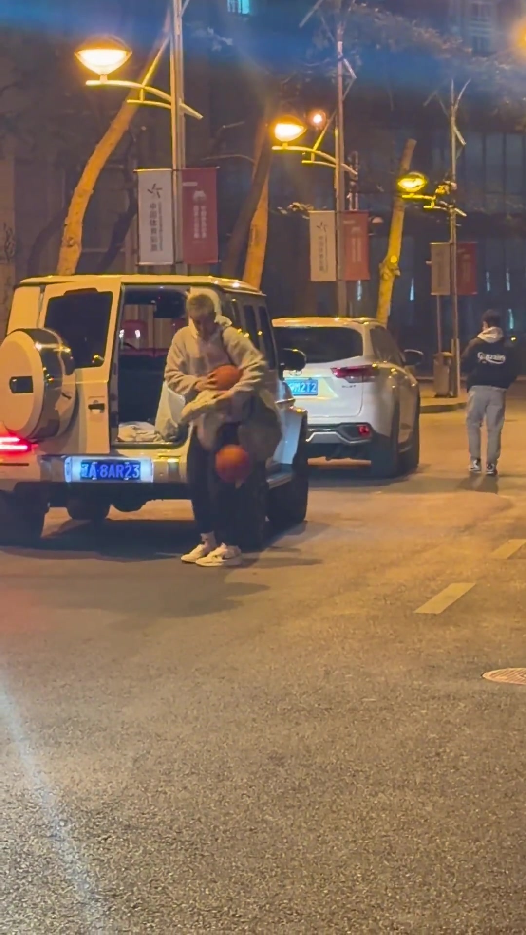 有富足的生活和喜欢的篮球!郭艾伦的生活应该挺满足了