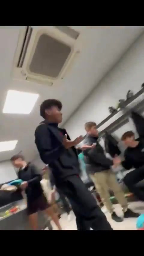 【西班牙】22年世界杯摩洛哥淘汰西班牙后，亚马尔穿着摩洛哥球