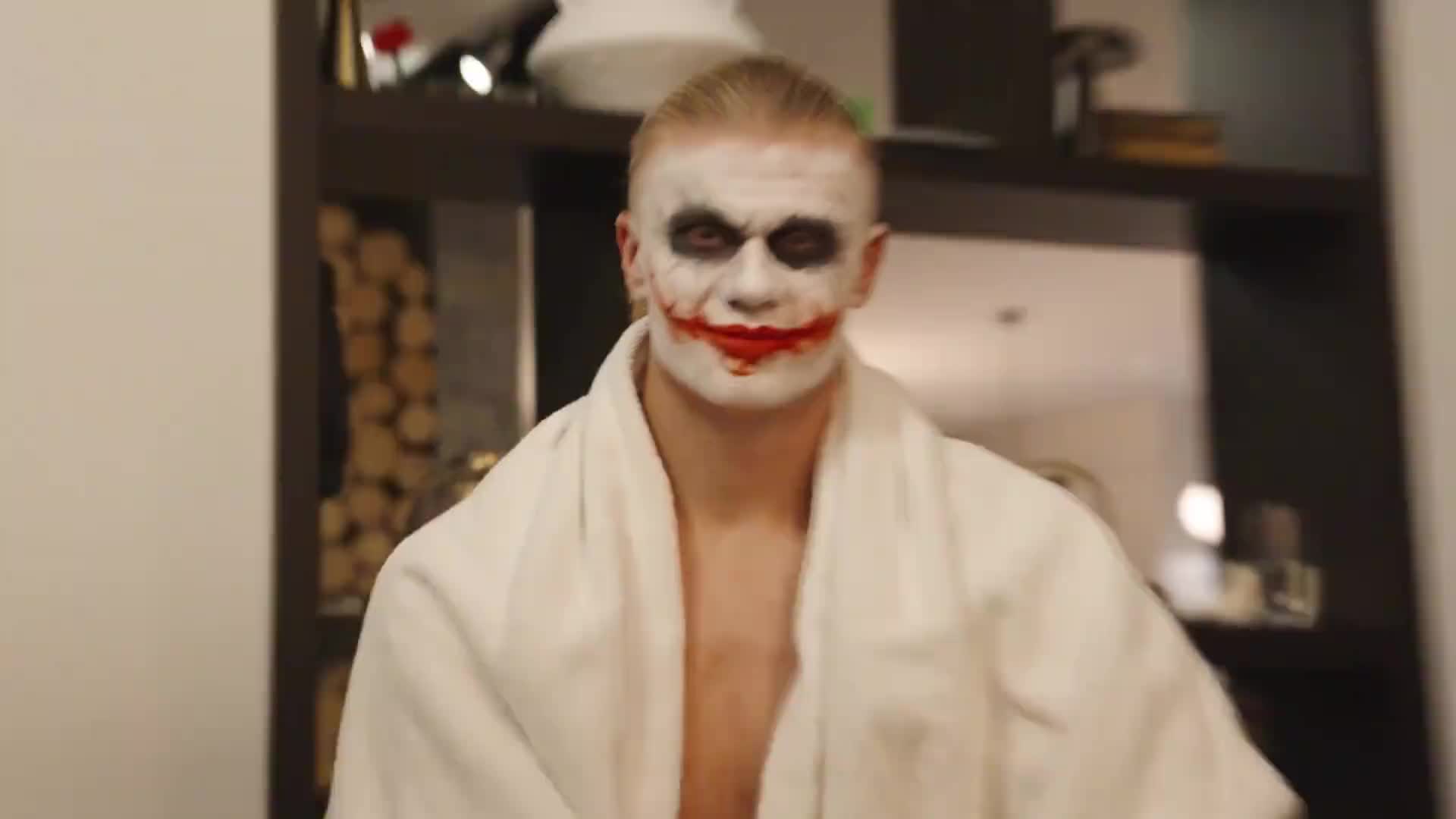 下一部小丑不是哈兰德演的我不看,不得不说是真的压迫感拉满