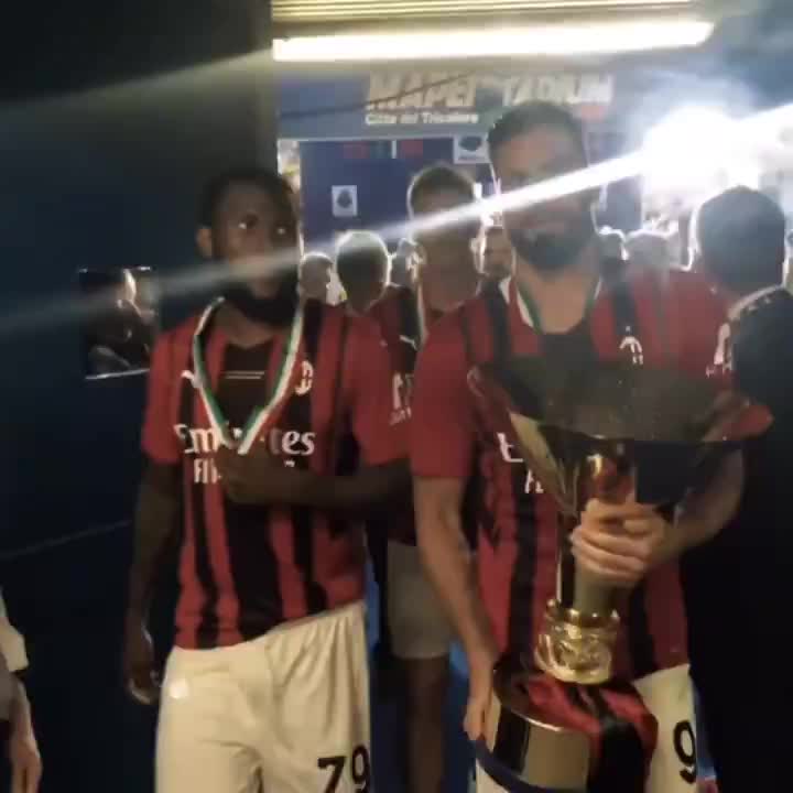 打破米兰9号魔咒的男人,吉鲁的传奇红黑生涯