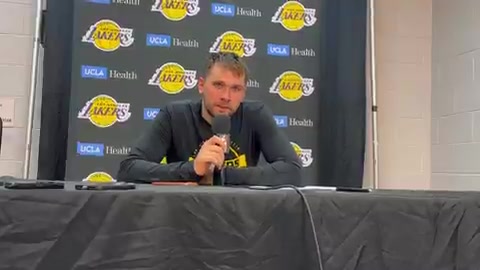 东契奇被记者问道:是否可以场均40分?东契奇:那太难了!