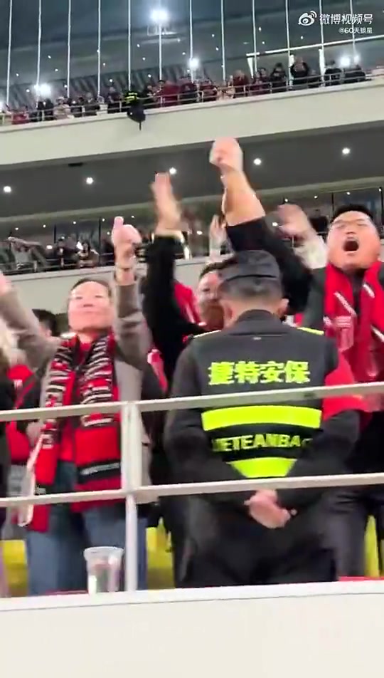 蓉城球迷怒喷:和谁有仇你们输谁,要不要脸?蹇韬:输球又怎么样 蓉城球迷怒喷:和谁有仇你们输谁,要不要脸?蹇韬:输球又怎么样