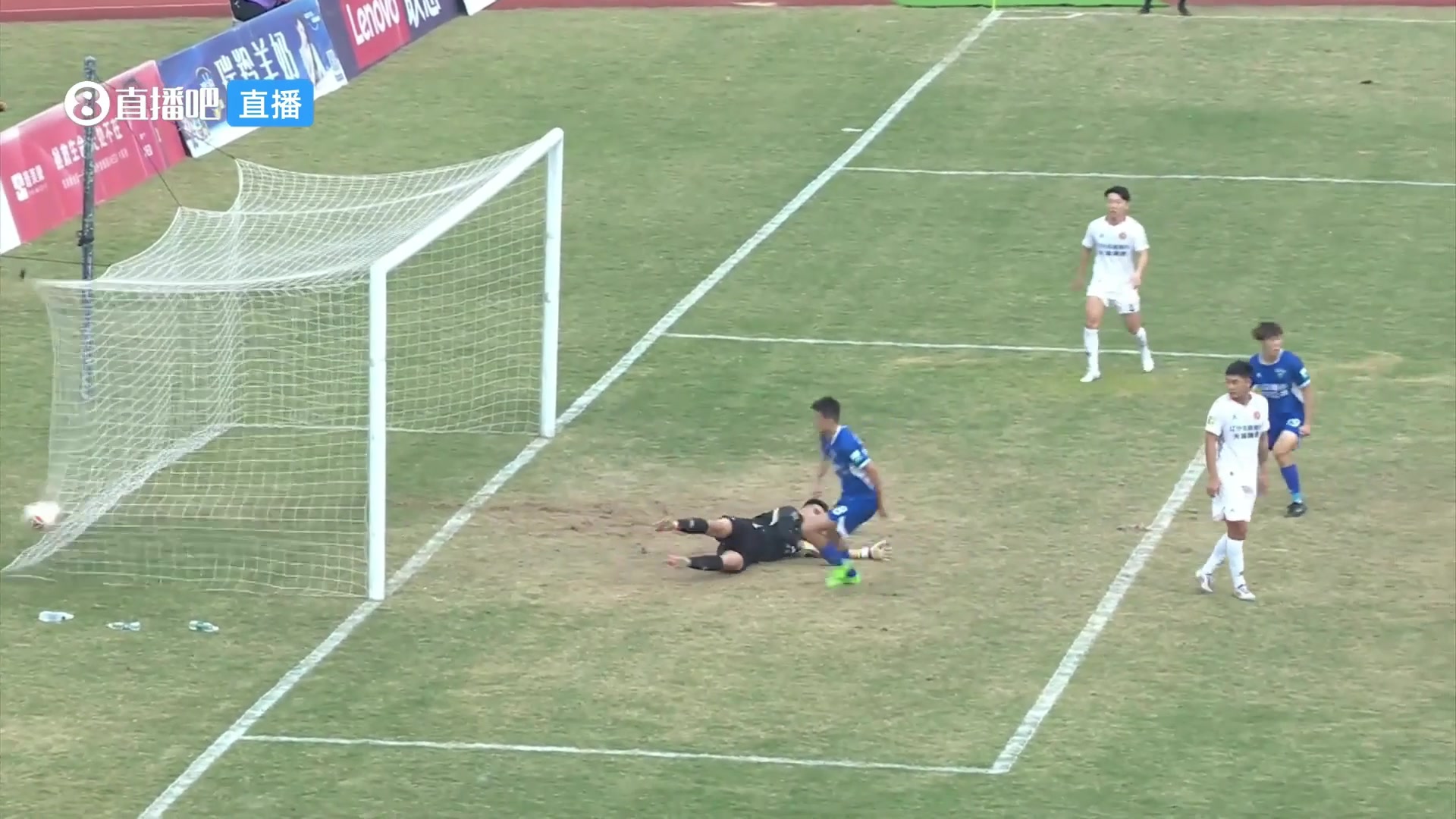 队友完全没想到!中甲辽宁铁人门将送礼式“脱手”导致球队被绝平