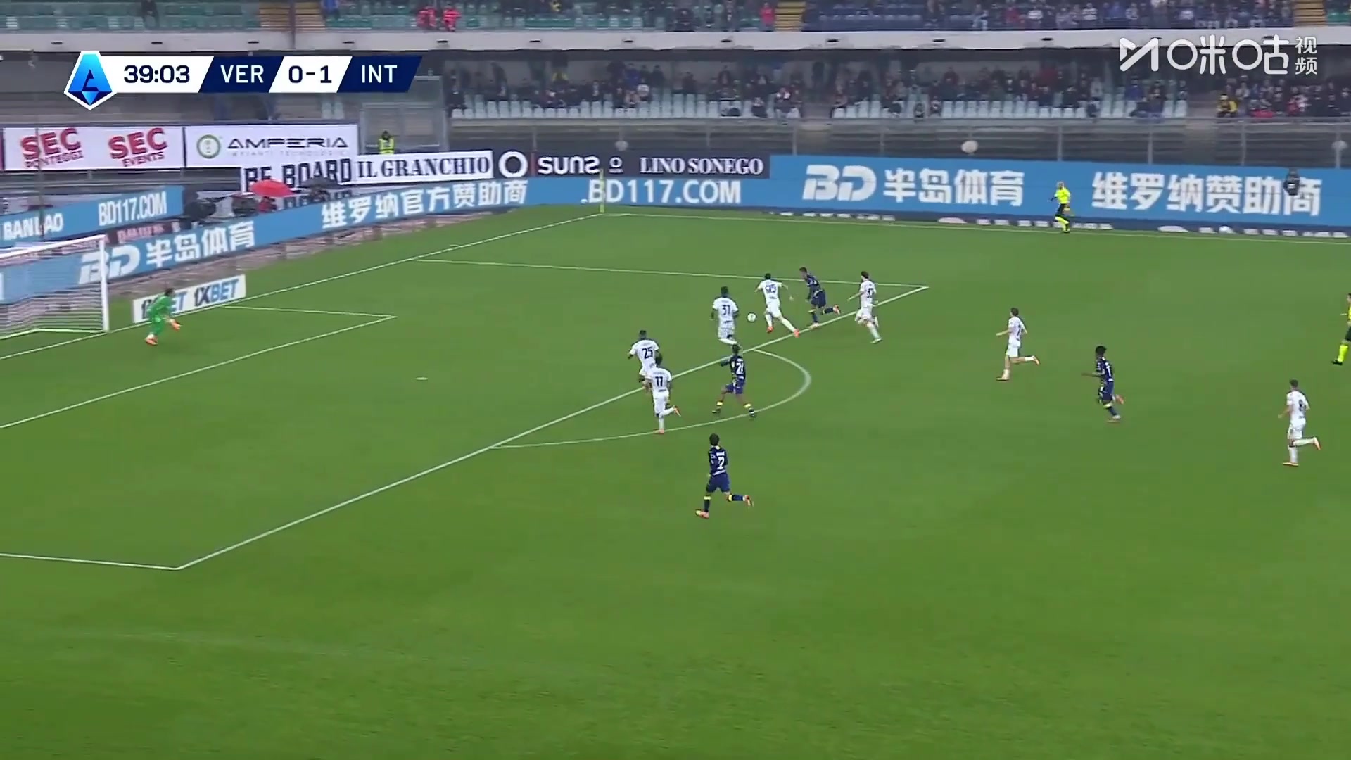 扳平比分！吉奥瓦尼晃过对手右侧劲射洞穿球门