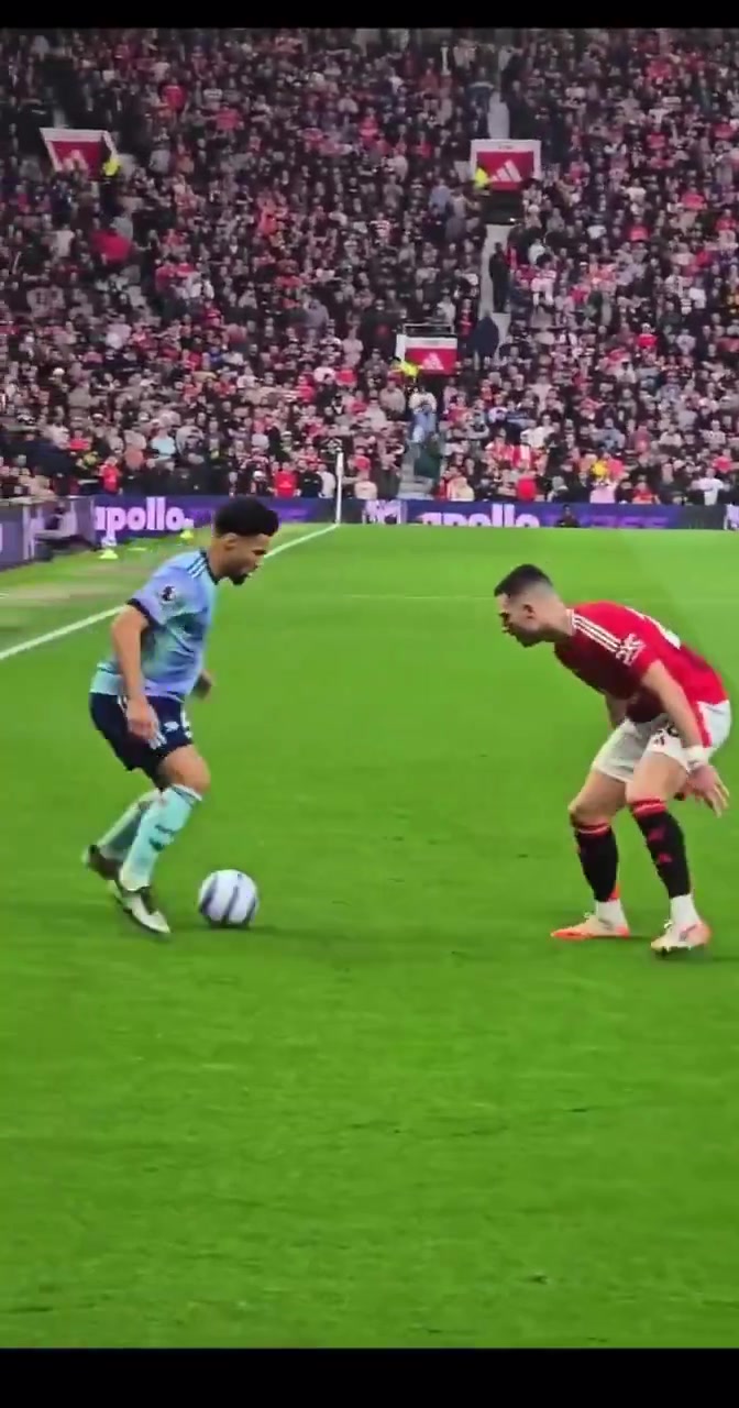 现场球迷拍到达洛特这一幕表示：我无话可说！