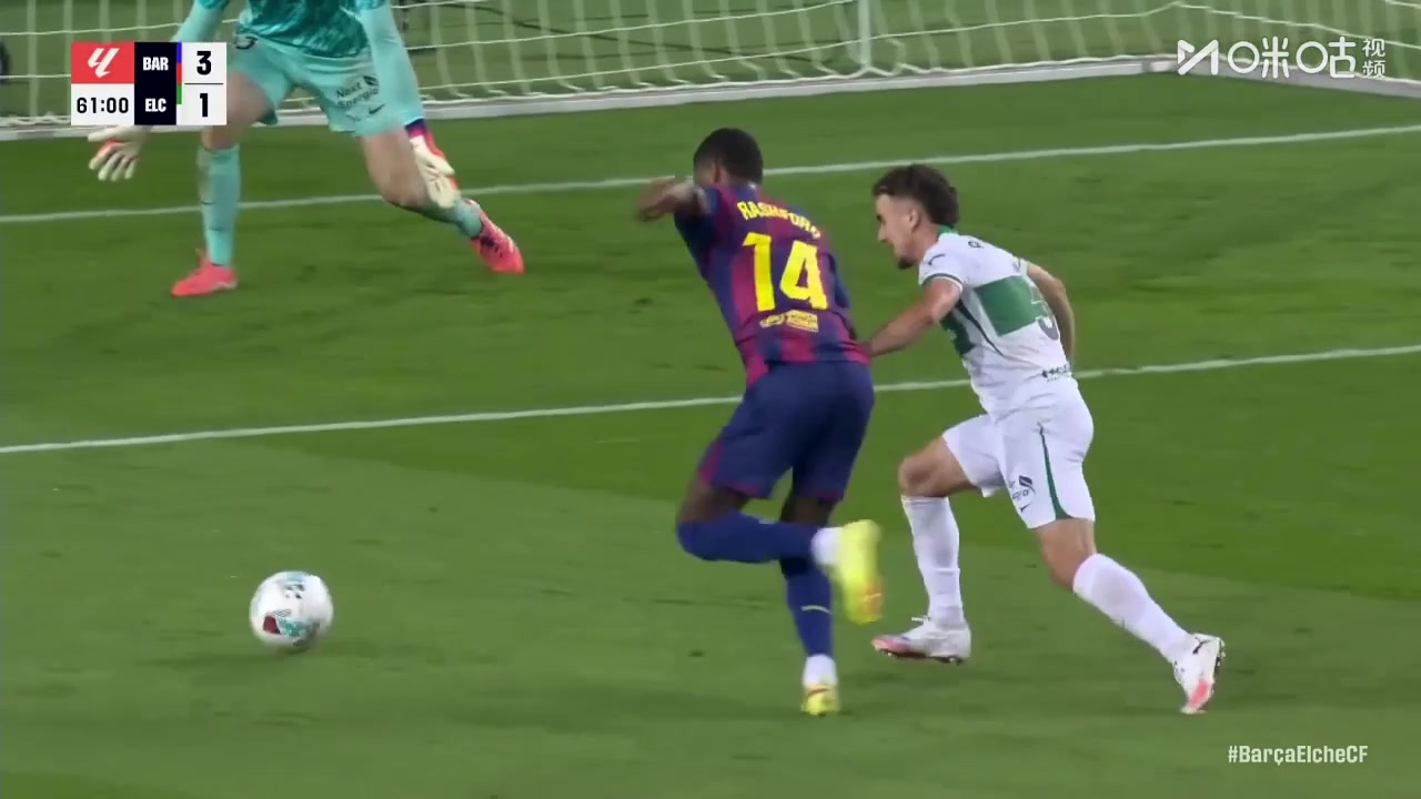 巴萨3-1扩大比分！拉什福德禁区内1V1爆杆劲射！费尔明长传助攻！