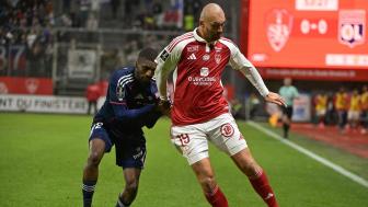 法甲-哈特鲍尔7分钟染红 里昂客场0-0布雷斯特