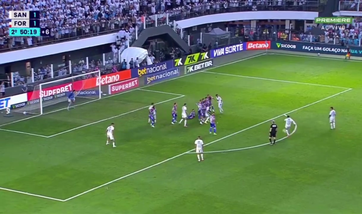 内马尔用他那著名点球技术罚任意球，而这项技术被国际足联禁止！