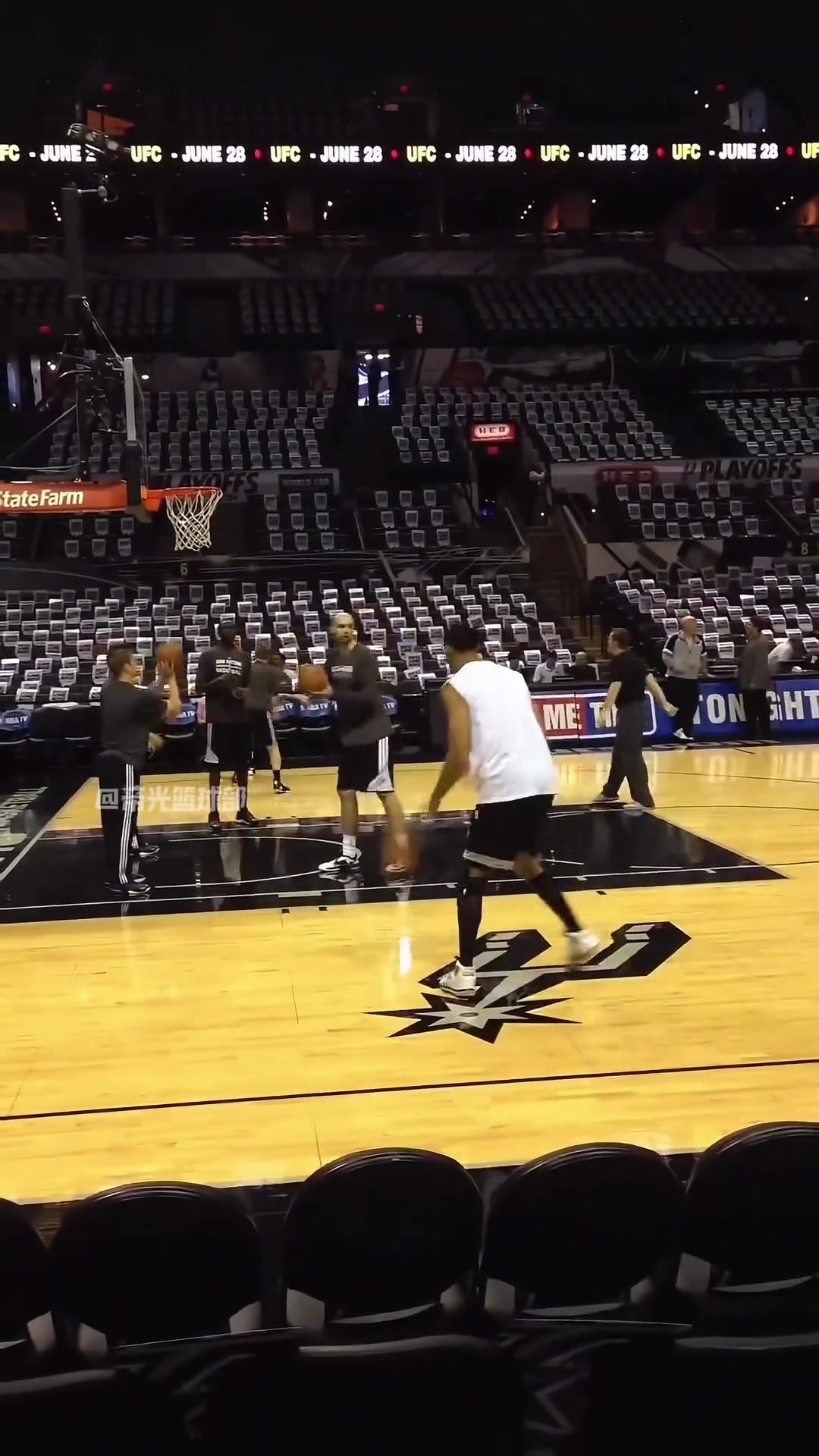 早期邓肯赛前投篮训练 逮住机会就是一记精准打板！