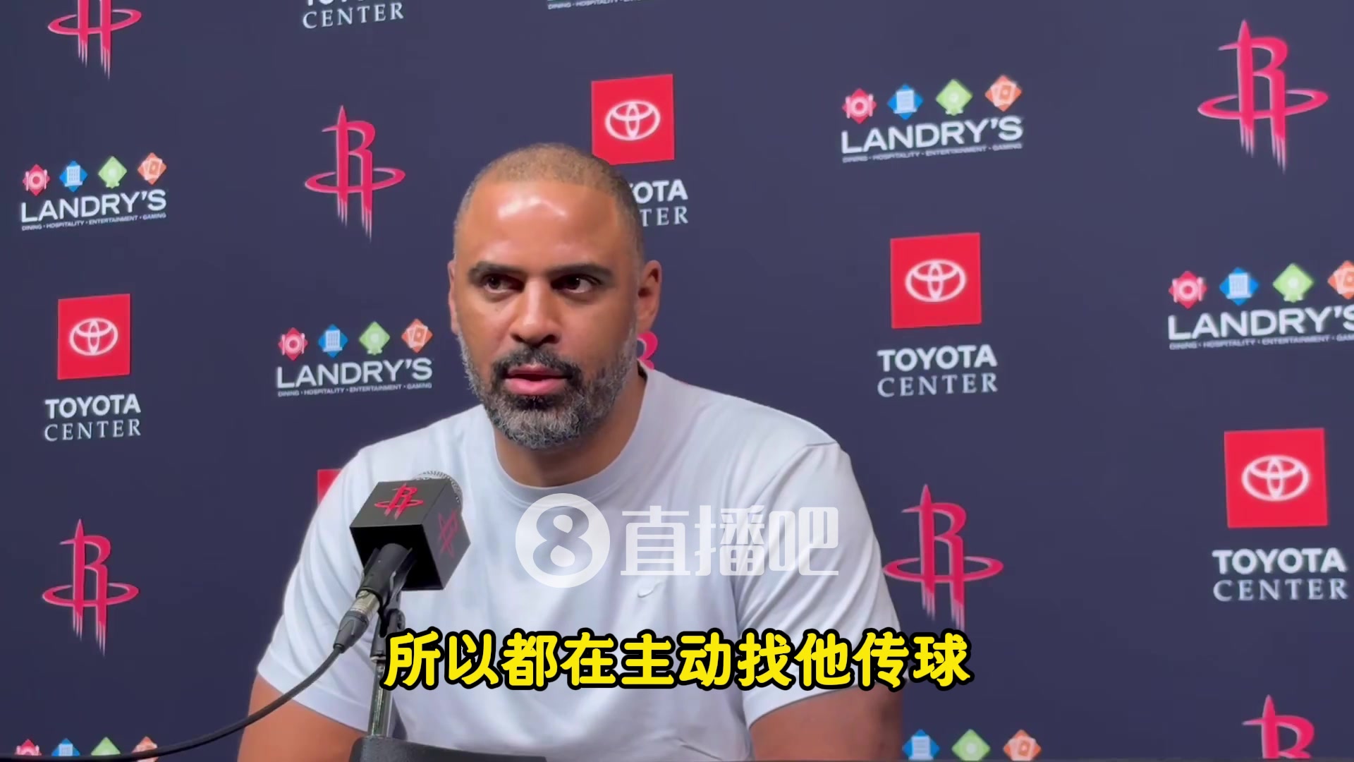 烏度卡：隊(duì)員們開(kāi)始了解KD打法&主動(dòng)找他傳球！我也鼓勵(lì)這樣做