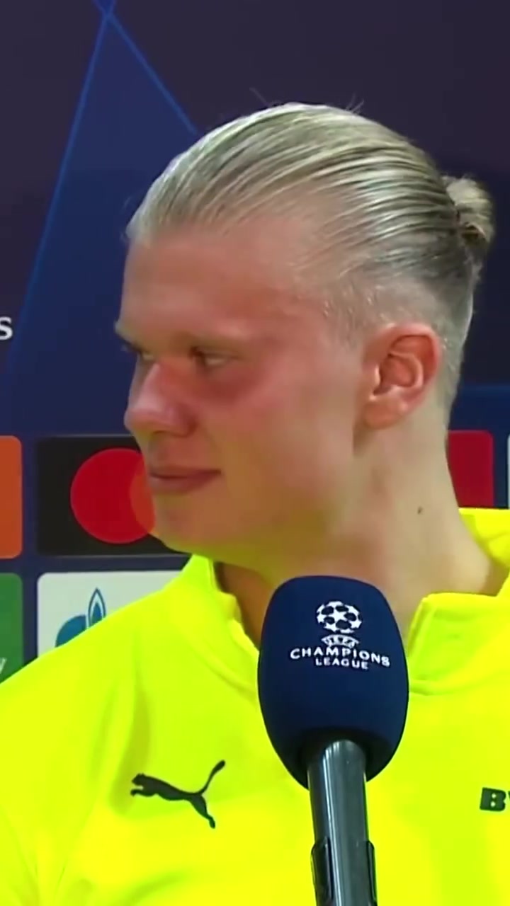 [值得一看]给哈宝干羞涩了！名场面：贝林强吻正在接受采访的哈兰德！