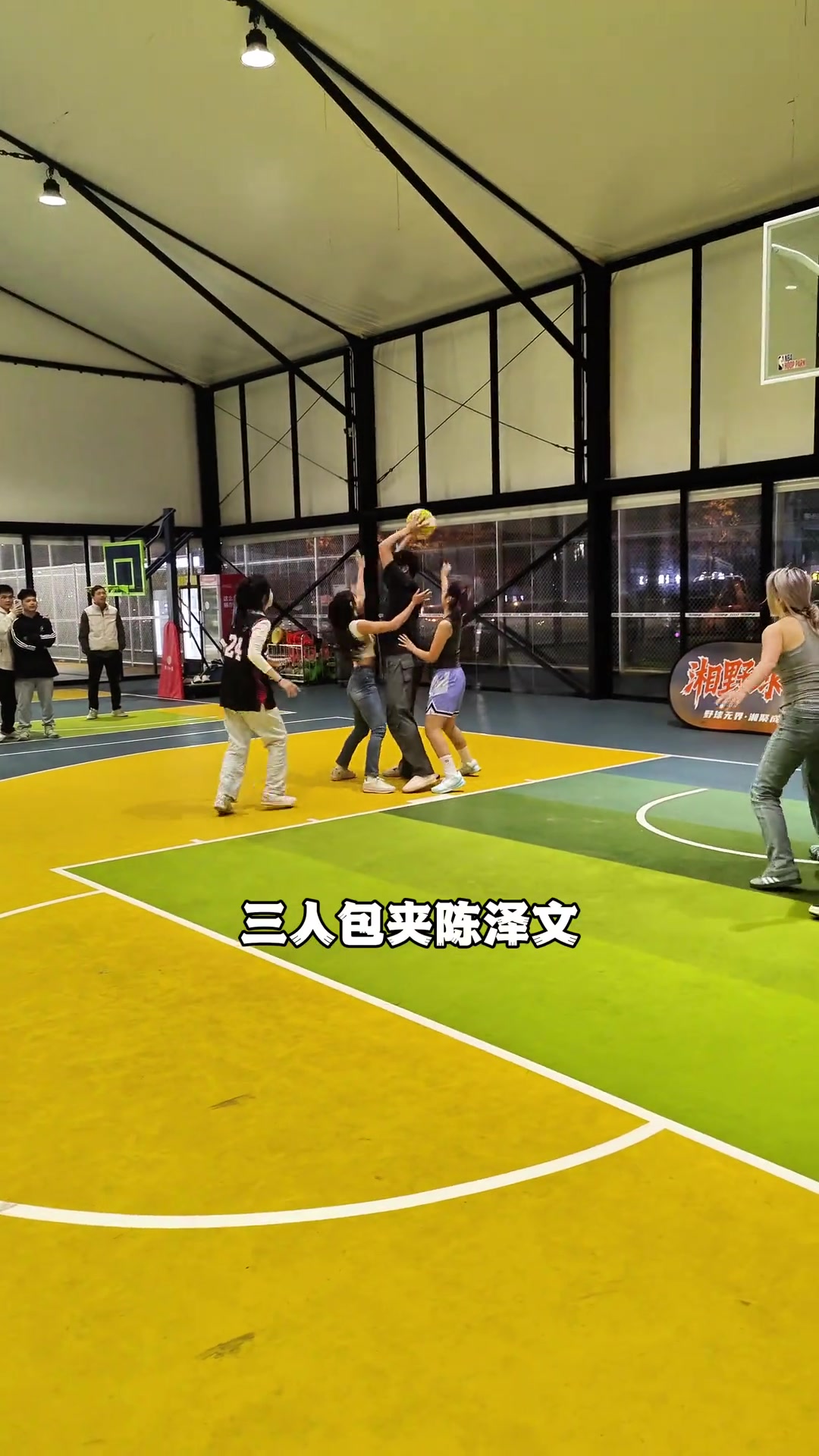 [体育头条]这应该是历史级别的防守强度，这怎么破？兄弟