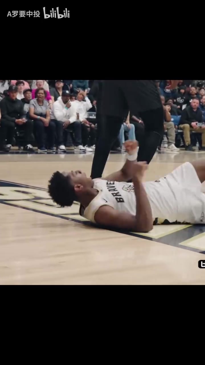 鎖喉對手引爭議？詹姆斯二兒子此前高中時期的焦點比賽集錦！