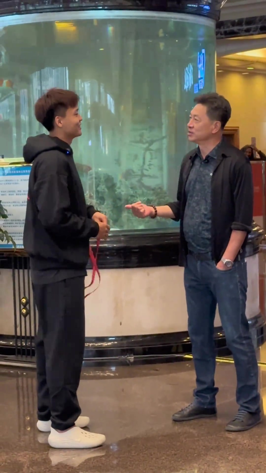 [今日视频]赵睿和李春江聊天真的非常开心...