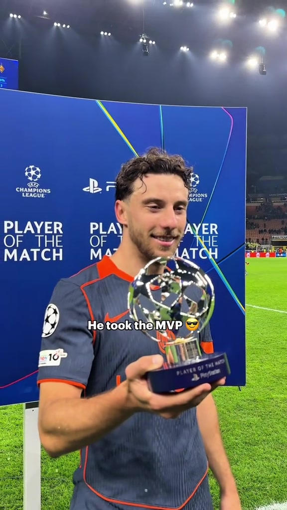 [球迷看点]拼命三郎！国米大将奥古斯托领取欧冠单场MVP奖杯