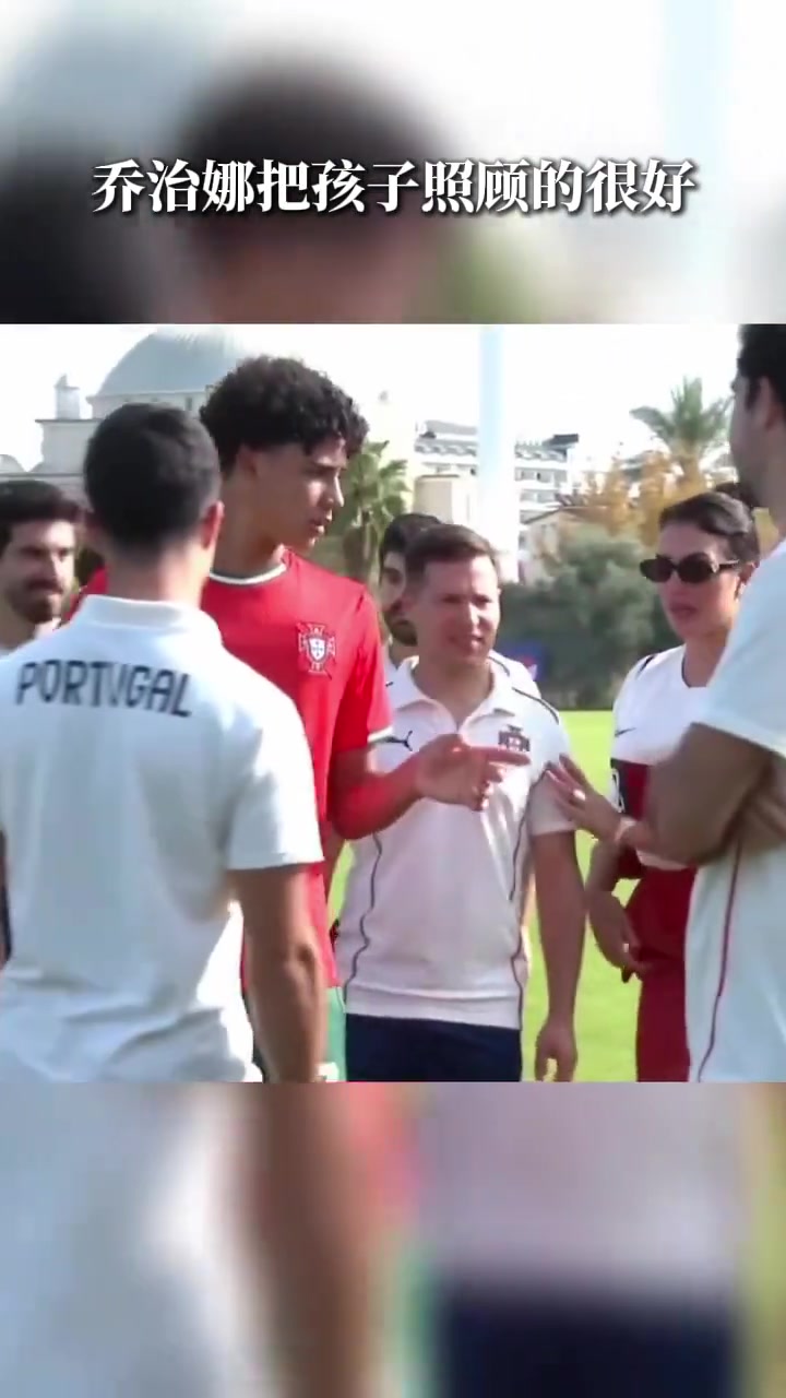 這就是C羅喜歡喬治娜的原因！對(duì)待迷你羅視如己出??