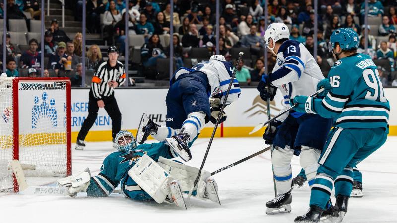 11月08日NHL常规赛 温尼伯喷气机 1 - 2 圣何塞鲨鱼 全场集锦