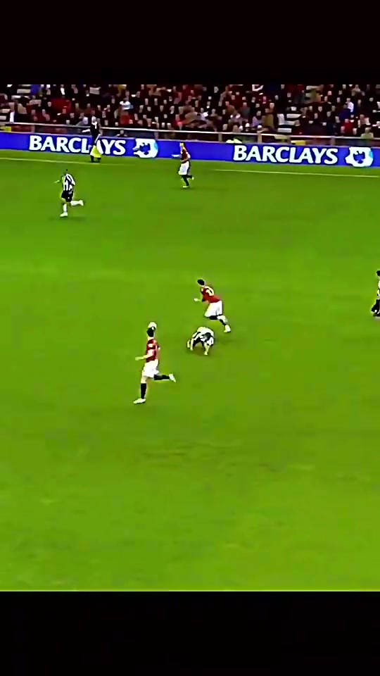 [推荐]完美六边形战士！23岁的C罗冲击力真是太劲爆了！