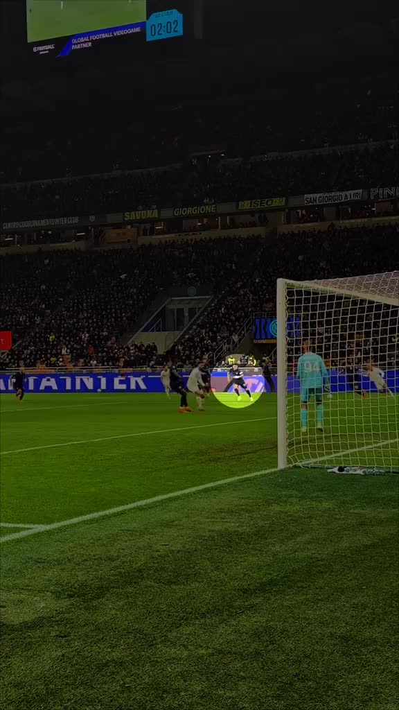 球门后视角再看劳塔罗世界波，网友：究竟是不是踢呲了