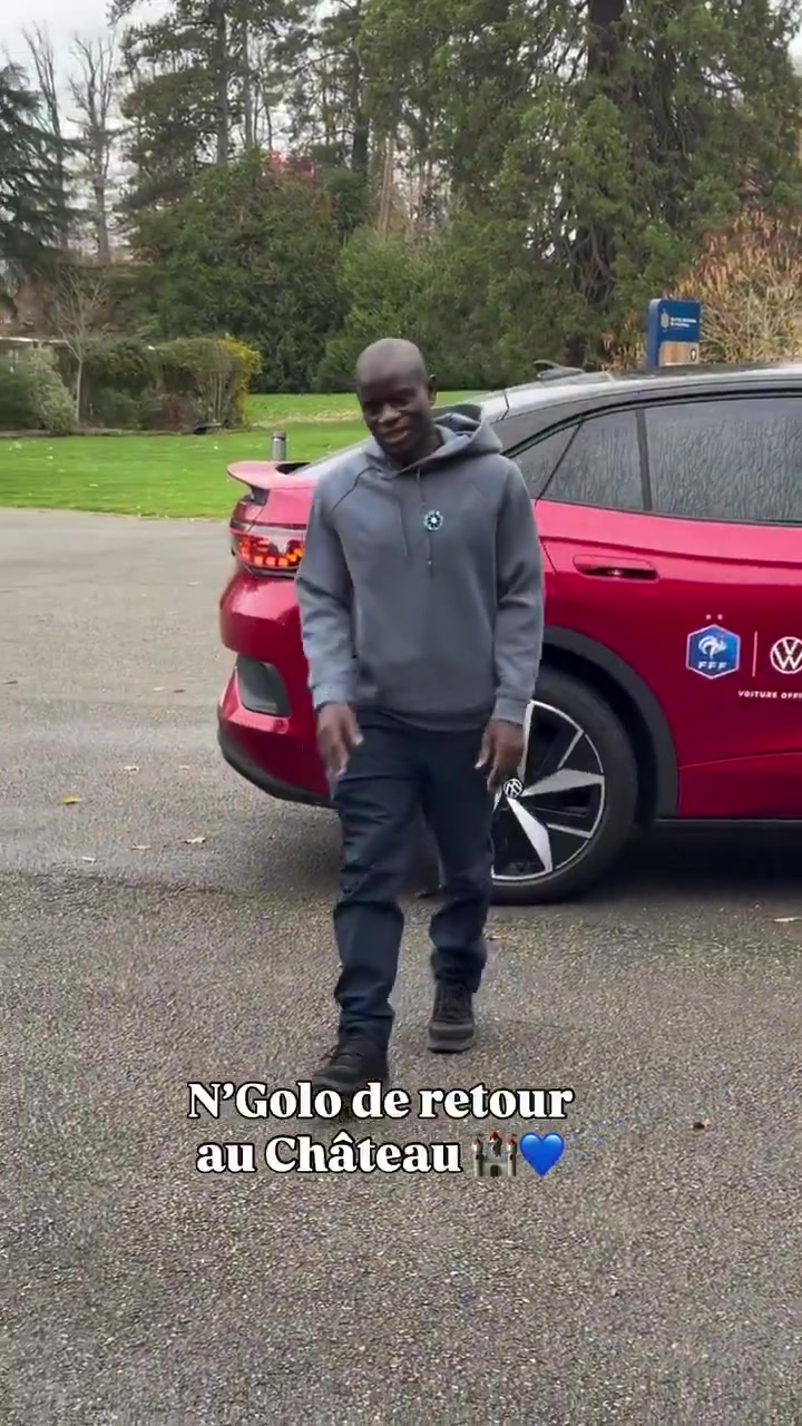 [推荐视频]金钱和名望对他毫无影响！一身朴素的坎特抵达国家队报道