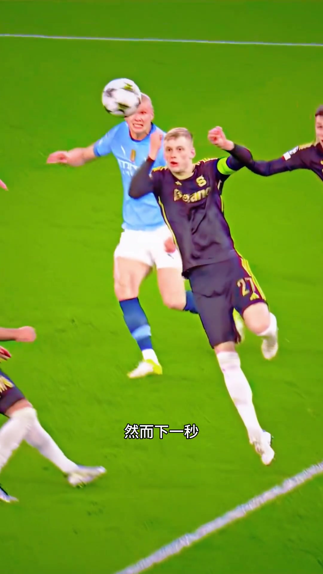 这什么柔韧性啊！哈兰德这身体天赋，实在是太离谱了！