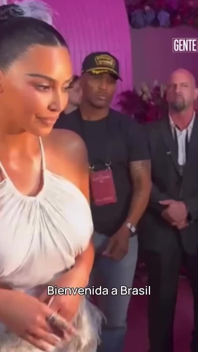 【梅西】金卡戴珊收到梅西国家队球衣：非常感谢！我儿子很喜欢他