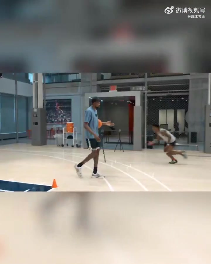 小编也想被指导一下!能受到杜兰特1对1专门指导的可不多!