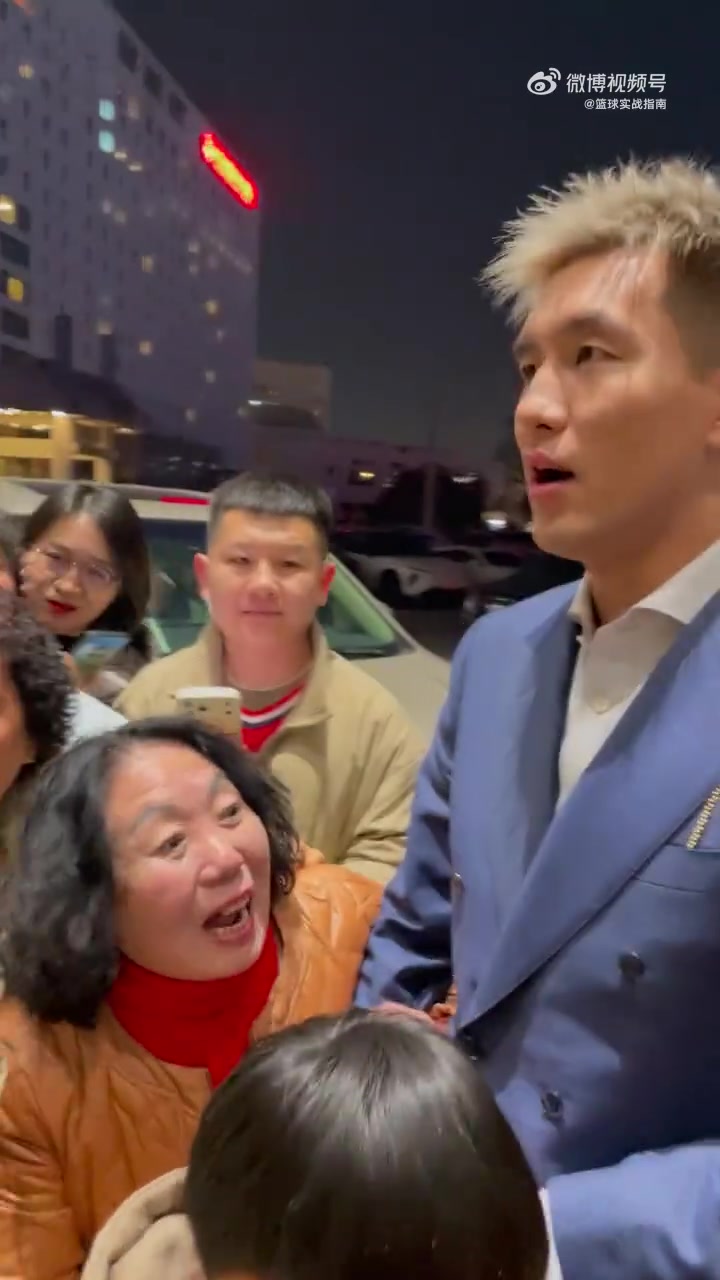 郭艾伦的女粉丝基础还是很庞大啊！就是怎么看起来都是中老年